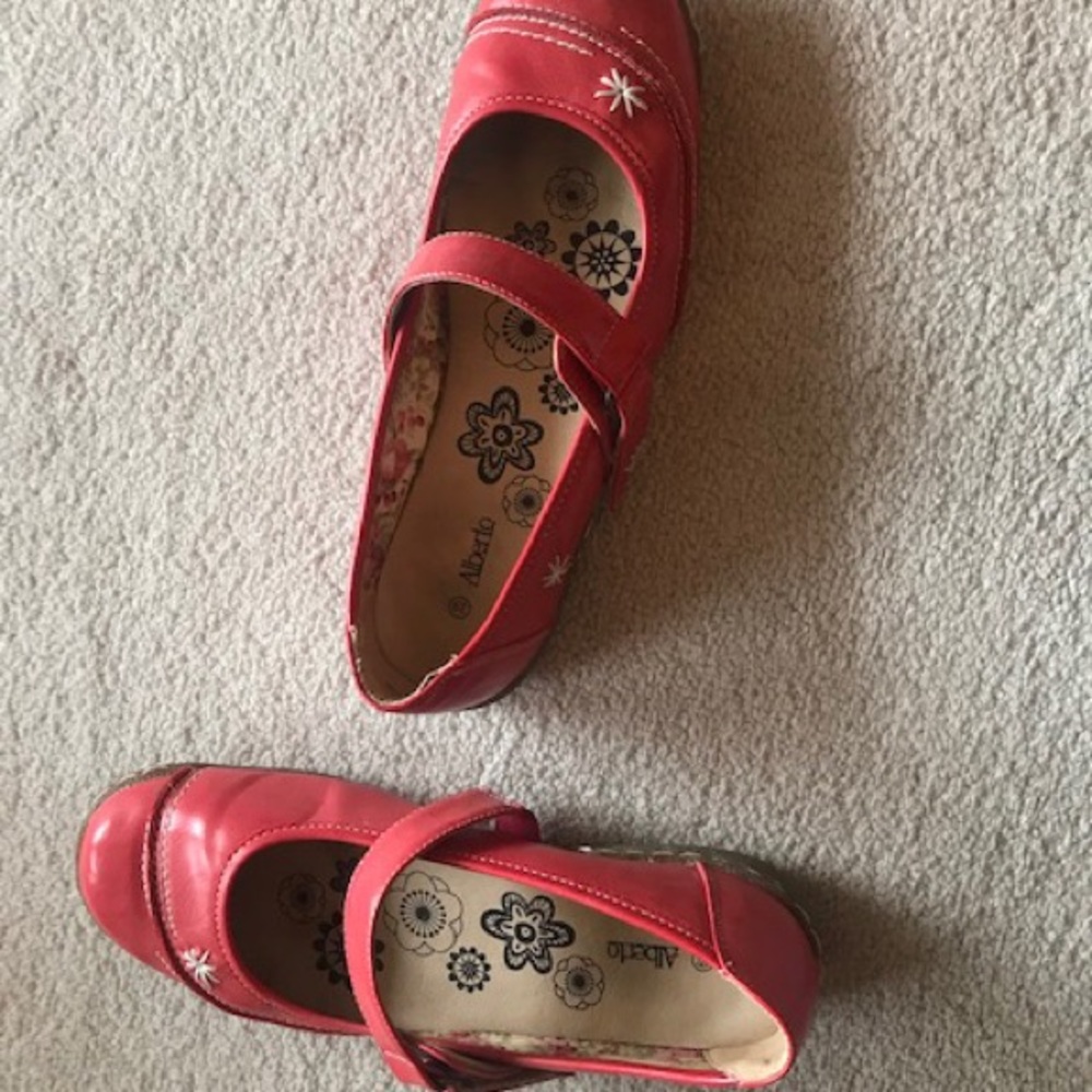 Cute Red, flat shoes 💐